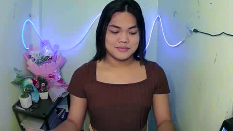urhottie_bella online show from 09-10-25, 03:56