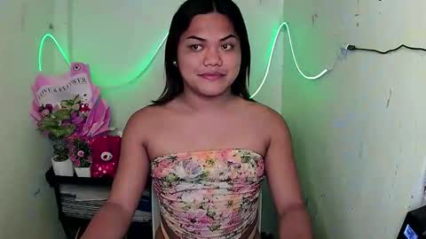 urhottie_bella online show from 09-18-25, 11:40