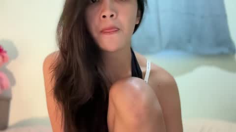 Snapshot of urkatiecookie chatting on 06-05-26, 03:02 Amira online show from 06-05-26, 03:02