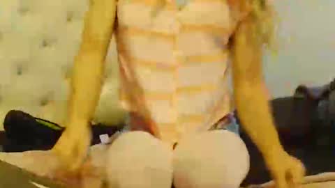 Snapshot of urlittleslut427128 chatting on 11-17-25, 06:35 command me online show from 11-17-25, 06:35