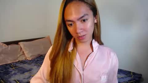 Snapshot of urlovelypinayxxx chatting on 10-12-25, 11:26 MIYA  online show from 10-12-25, 11:26
