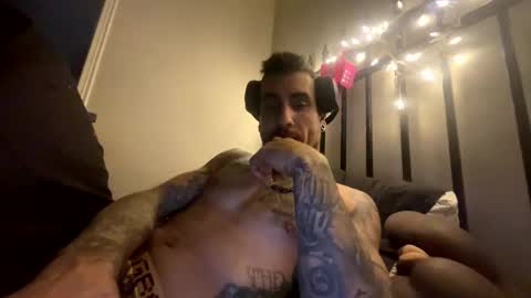 Snapshot of urmomsvibrtr chatting on 11-12-25, 11:43 URmomsVIBRTR online show from 11-12-25, 11:43