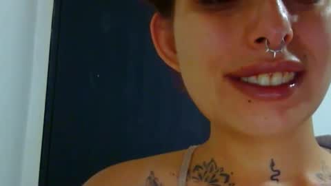 Snapshot of urposesion chatting on 09-15-25, 11:21 Aniie online show from 09-15-25, 11:21