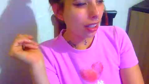 Snapshot of urposesion chatting on 10-16-25, 08:54 Aniie online show from 10-16-25, 08:54