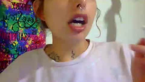 Snapshot of urposesion chatting on 10-19-25, 02:56 Aniie online show from 10-19-25, 02:56