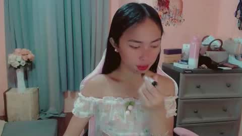 Snapshot of ursexy_michelle chatting on 12-03-24, 04:36 Your Future Michelle online show from 12-03-24, 04:36