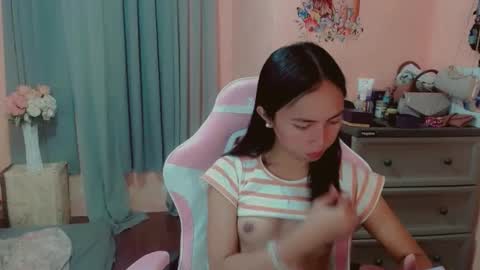 Snapshot of ursexy_michelle chatting on 12-05-24, 02:09 Your Future Michelle online show from 12-05-24, 02:09