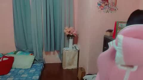 Snapshot of ursexy_michelle chatting on 12-17-24, 12:11 Your Future Michelle online show from 12-17-24, 12:11