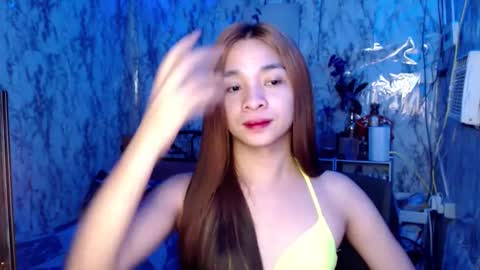 Snapshot of ursexytrans_cum chatting on 01-18-25, 10:17 Yhana online show from 01-18-25, 10:17