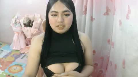 Snapshot of urslut_max chatting on 11-16-25, 07:47 maxie online show from 11-16-25, 07:47