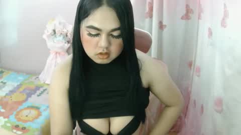 Snapshot of urslut_max chatting on 11-18-25, 05:56 maxie online show from 11-18-25, 05:56