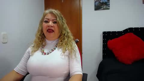 Snapshot of ursulawhite69 chatting on 01-26-25, 03:59 Eveling Blanco online show from 01-26-25, 03:59
