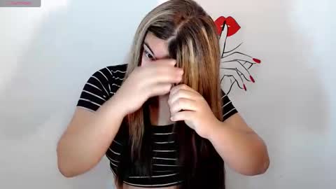 Snapshot of ursweet_ashley chatting on 01-05-25, 01:03 online show from 01-05-25, 01:03