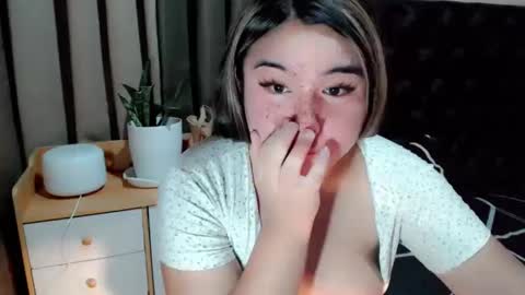 Snapshot of ursweet_ashley chatting on 02-09-25, 03:22 online show from 02-09-25, 03:22