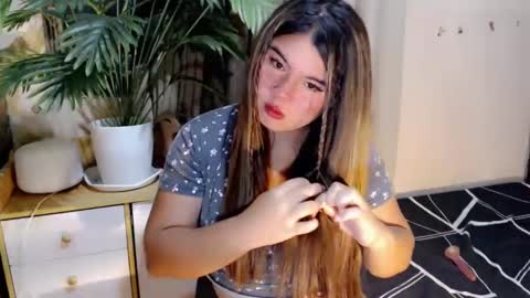 Snapshot of ursweet_ashley chatting on 02-27-25, 06:20 online show from 02-27-25, 06:20