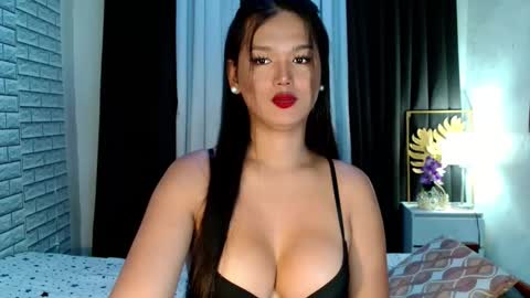 Snapshot of urthai_hotfilipinax chatting on 10-12-25, 10:20 angel online show from 10-12-25, 10:20