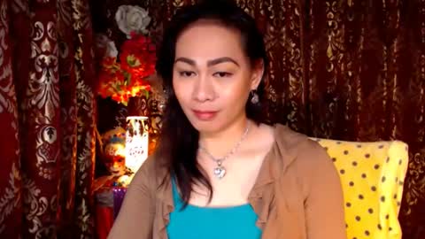 Snapshot of urtimelessbeauty chatting on 12-04-24, 09:35 Merca online show from 12-04-24, 09:35