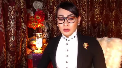 Snapshot of urtimelessbeauty chatting on 12-11-24, 08:50 Merca online show from 12-11-24, 08:50