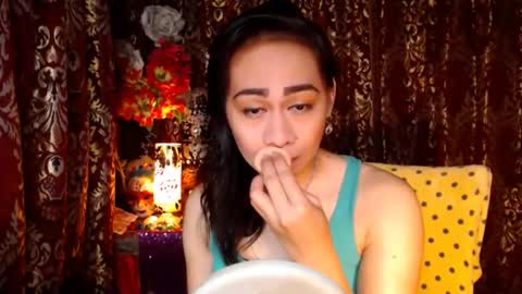 Snapshot of urtimelessbeauty chatting on 12-12-24, 09:26 Merca online show from 12-12-24, 09:26