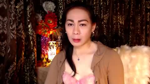 Snapshot of urtimelessbeauty chatting on 02-01-25, 09:29 Merca online show from 02-01-25, 09:29