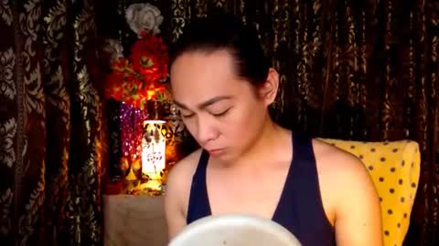 Snapshot of urtimelessbeauty chatting on 03-11-25, 08:31 Merca online show from 03-11-25, 08:31