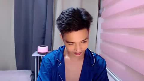 Snapshot of urtwinkjinwoo chatting on 10-21-25, 10:54 JC online show from 10-21-25, 10:54