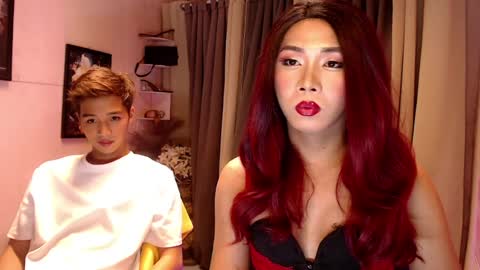 Snapshot of urtwinkjinwoo chatting on 04-05-26, 10:45 JC online show from 04-05-26, 10:45