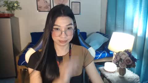 Snapshot of urwetasianprincessxx chatting on 01-27-25, 01:19 Ashley Kate Mateo Gray online show from 01-27-25, 01:19
