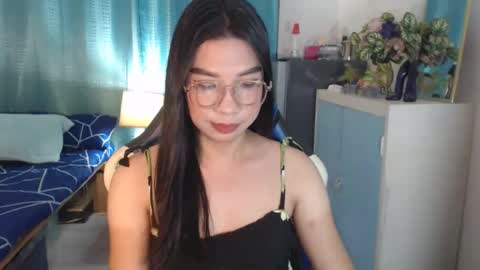 Snapshot of urwetasianprincessxx chatting on 11-13-25, 11:31 Ashley Kate Mateo Gray online show from 11-13-25, 11:31