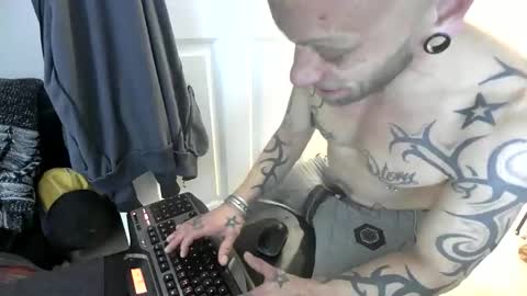 Snapshot of use4pleasure chatting on 12-07-24, 07:05 BamBam online show from 12-07-24, 07:05