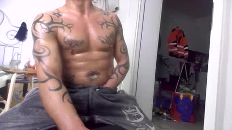 Snapshot of use4pleasure chatting on 02-12-25, 02:24 BamBam online show from 02-12-25, 02:24