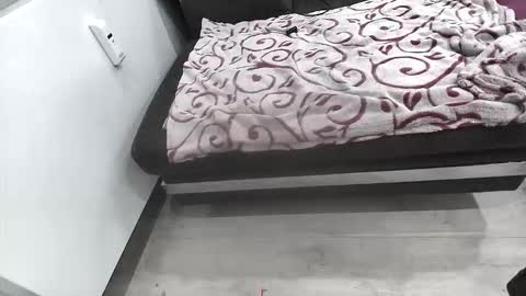 Snapshot of use4pleasure chatting on 12-21-25, 11:01 BamBam online show from 12-21-25, 11:01