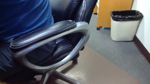 Snapshot of useemie chatting on 05-18-26, 07:41 useemie online show from 05-18-26, 07:41