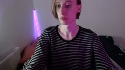 Snapshot of usuck364662 chatting on 01-17-25, 01:03 Excuse me online show from 01-17-25, 01:03