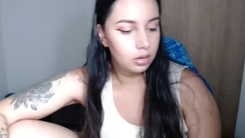 Snapshot of v_vennus chatting on 12-14-25, 05:24 Vennus online show from 12-14-25, 05:24