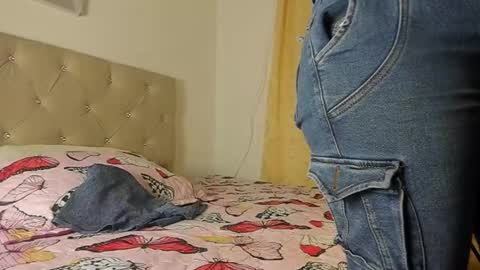 Snapshot of vahiolet_smith chatting on 09-10-25, 03:17 Vahiolet smith online show from 09-10-25, 03:17