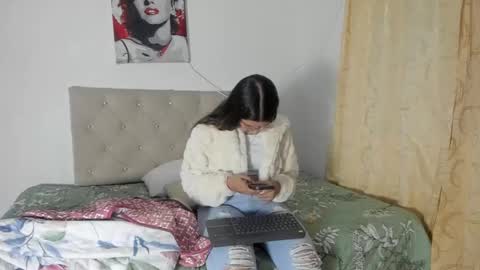 Snapshot of vahiolet_smith chatting on 09-19-25, 11:38 Vahiolet smith online show from 09-19-25, 11:38