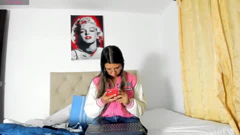 Snapshot of vahiolet_smith chatting on 09-25-25, 01:09 Vahiolet smith online show from 09-25-25, 01:09