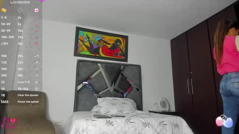 Snapshot of vahiolet_smith chatting on 10-15-25, 03:28 Vahiolet smith online show from 10-15-25, 03:28