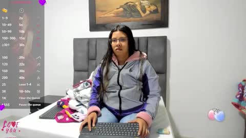 Vahiolet smith online show from 04-28-26, 03:11