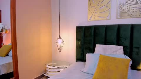 VaiaLowell online show from 03-07-26, 06:38