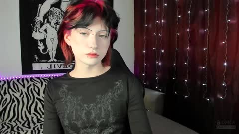 Snapshot of vailyreb chatting on 01-04-25, 08:37 Marin online show from 01-04-25, 08:37