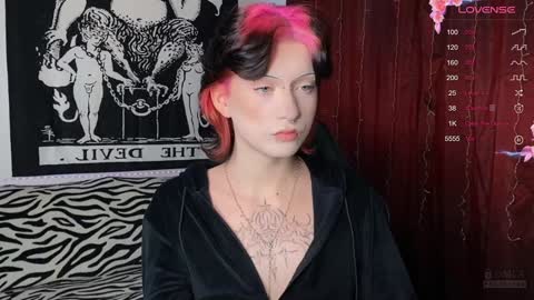 Snapshot of vailyreb chatting on 02-04-25, 01:16 Marin online show from 02-04-25, 01:16