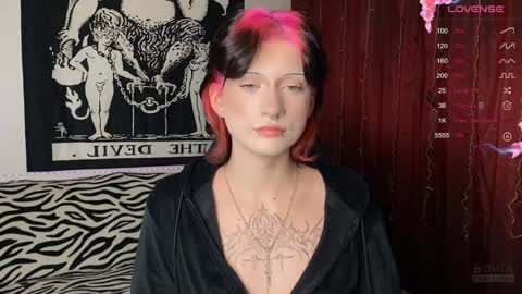 Snapshot of vailyreb chatting on 02-04-25, 04:18 Marin online show from 02-04-25, 04:18