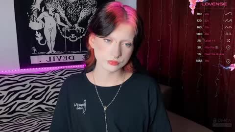 Snapshot of vailyreb chatting on 02-08-25, 01:11 Marin online show from 02-08-25, 01:11