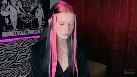 Snapshot of vailyreb chatting on 02-12-25, 02:43 Marin online show from 02-12-25, 02:43