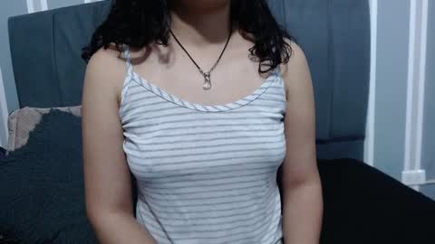 Snapshot of vainilla_cam chatting on 01-15-25, 01:45 Vainilla online show from 01-15-25, 01:45