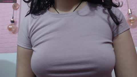 Snapshot of vainilla_cam chatting on 01-18-25, 01:19 Vainilla online show from 01-18-25, 01:19