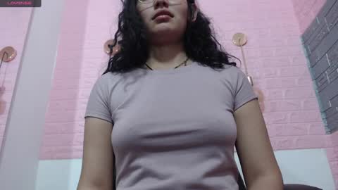 Snapshot of vainilla_cam chatting on 01-18-25, 04:26 Vainilla online show from 01-18-25, 04:26