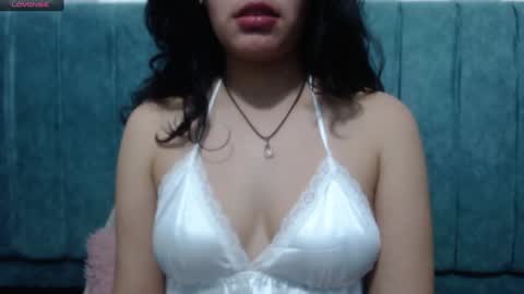 Snapshot of vainilla_cam chatting on 01-25-25, 02:15 Vainilla online show from 01-25-25, 02:15